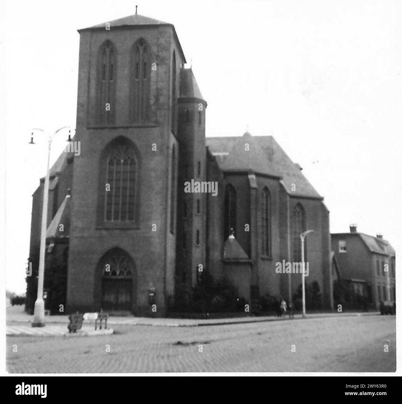La chiesa di San Cornelio e altre chiese di Roosendaal rimangono intatte e intatte in seguito alla liberazione alleata della città, British Army, 21st Army Group. Foto Stock
