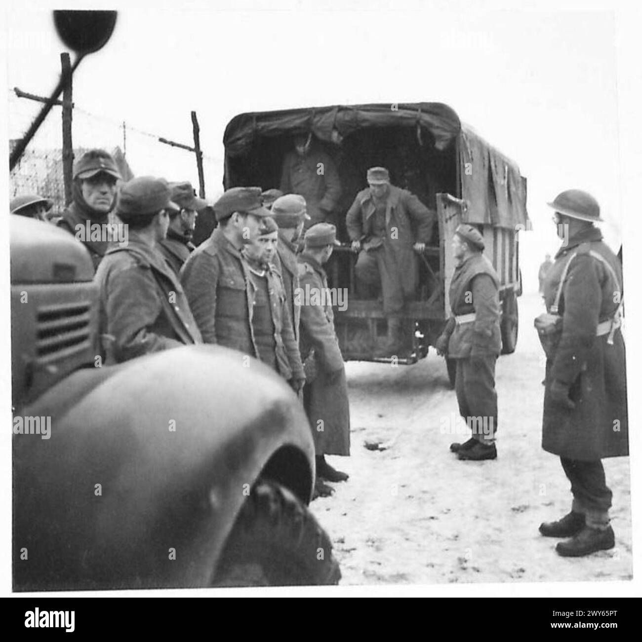 Sbarco in un campo di prigionia, PS. C W illustra i movimenti delle truppe e la logistica relativa al trasporto di prigionieri durante la seconda guerra mondiale, British Army, 21st Army Group. Foto Stock