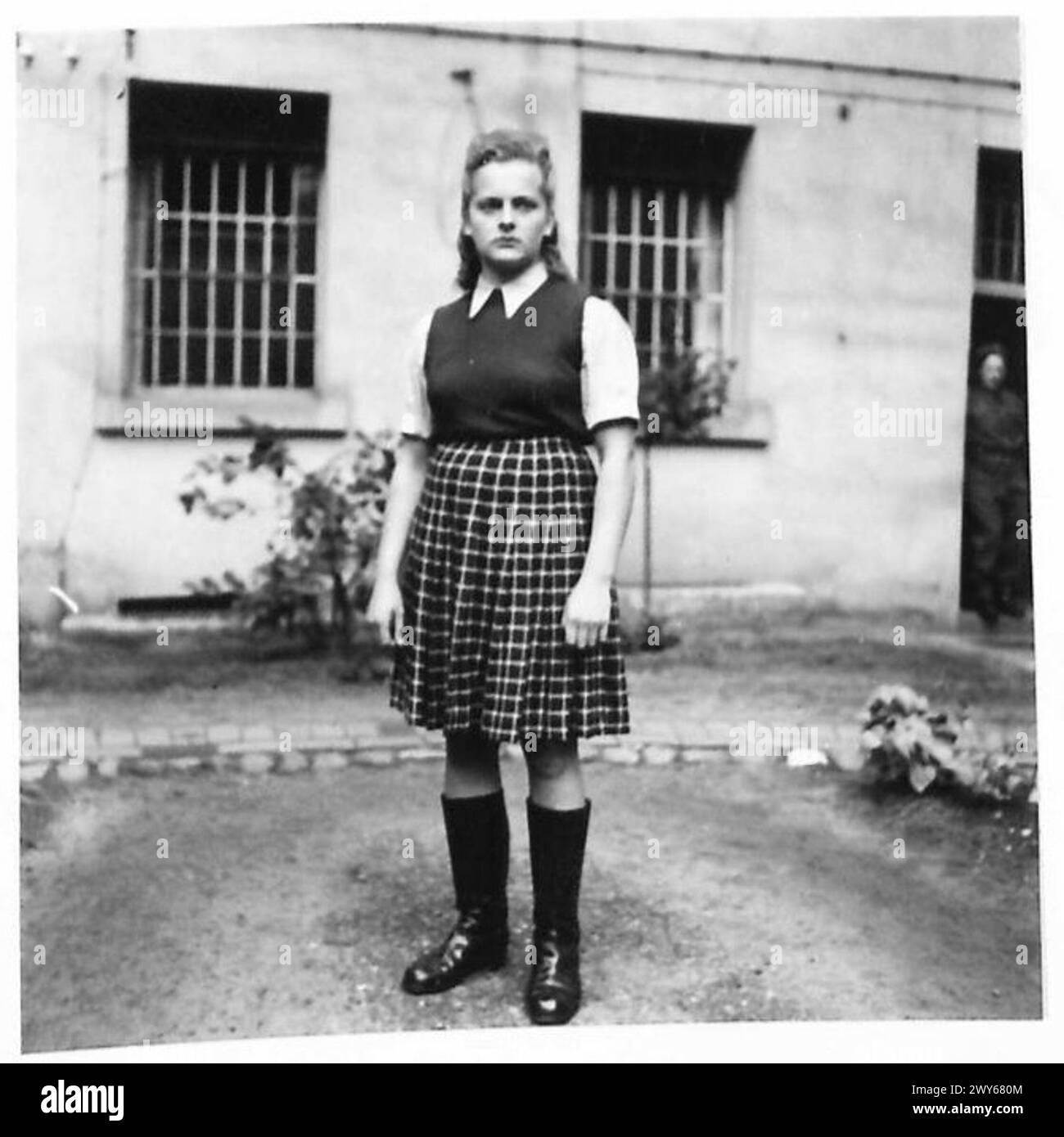 Ritratti di criminali del campo di Belsen, tra cui Irma Grese che supervisionava le celle della morte, presi in attesa del processo dalle autorità alleate. Foto Stock