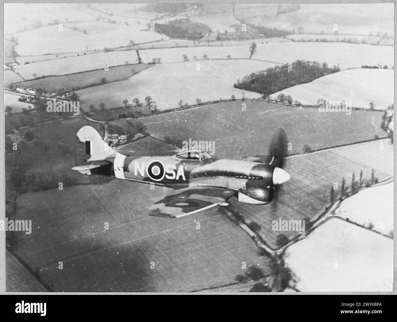 Il Royal Air Force Tempest Aircraft in volo, illustrando il suo design e le sue capacità operative durante la seconda guerra mondiale Foto Stock