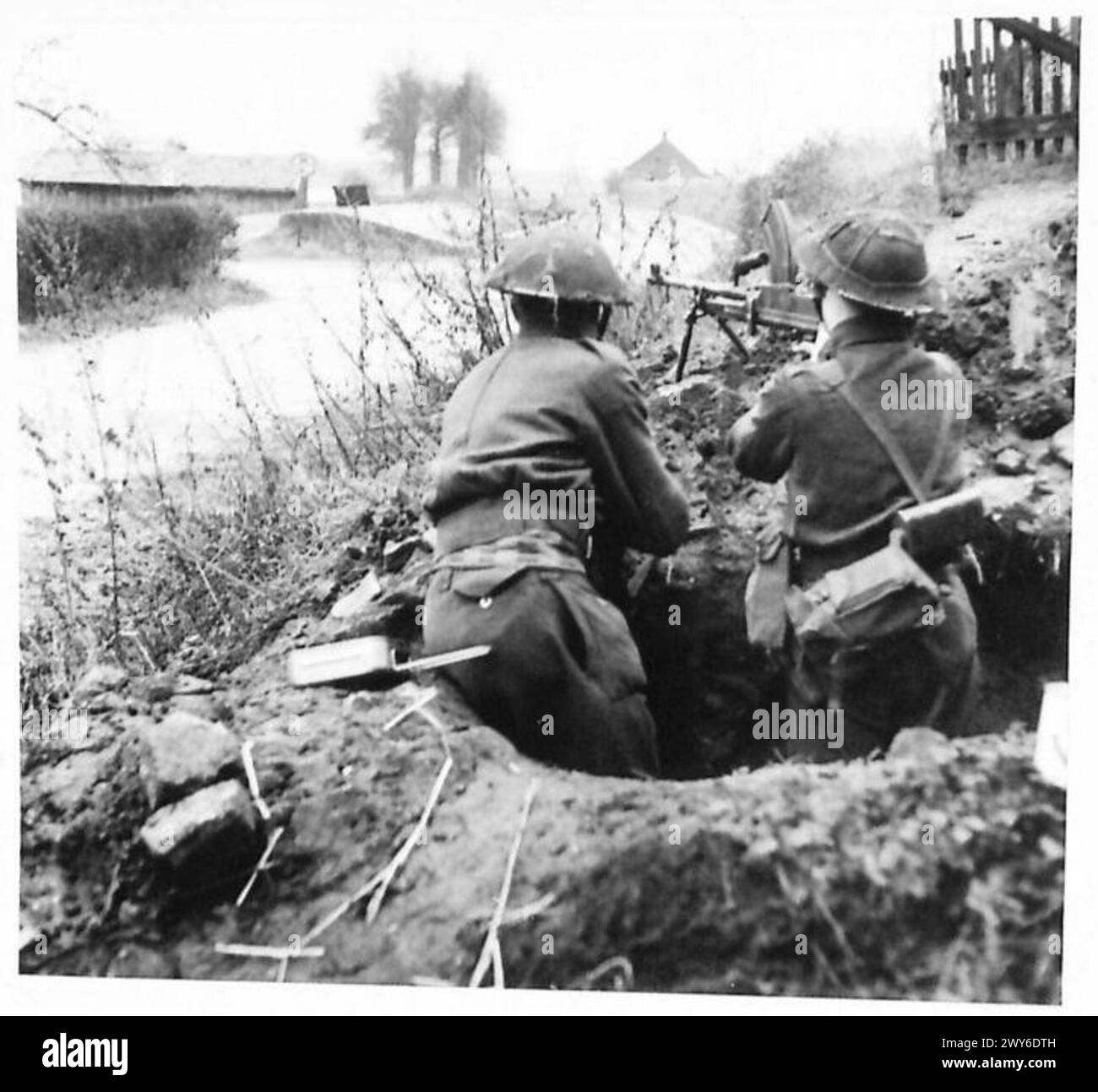 Le forze britanniche mantengono una linea difensiva a sud di Geijsteren, osservando la strada e le rive del fiume Maas. Le pattuglie tedesche occasionalmente attraversano il fiume per raggiungere posizioni avanzate. Foto Stock