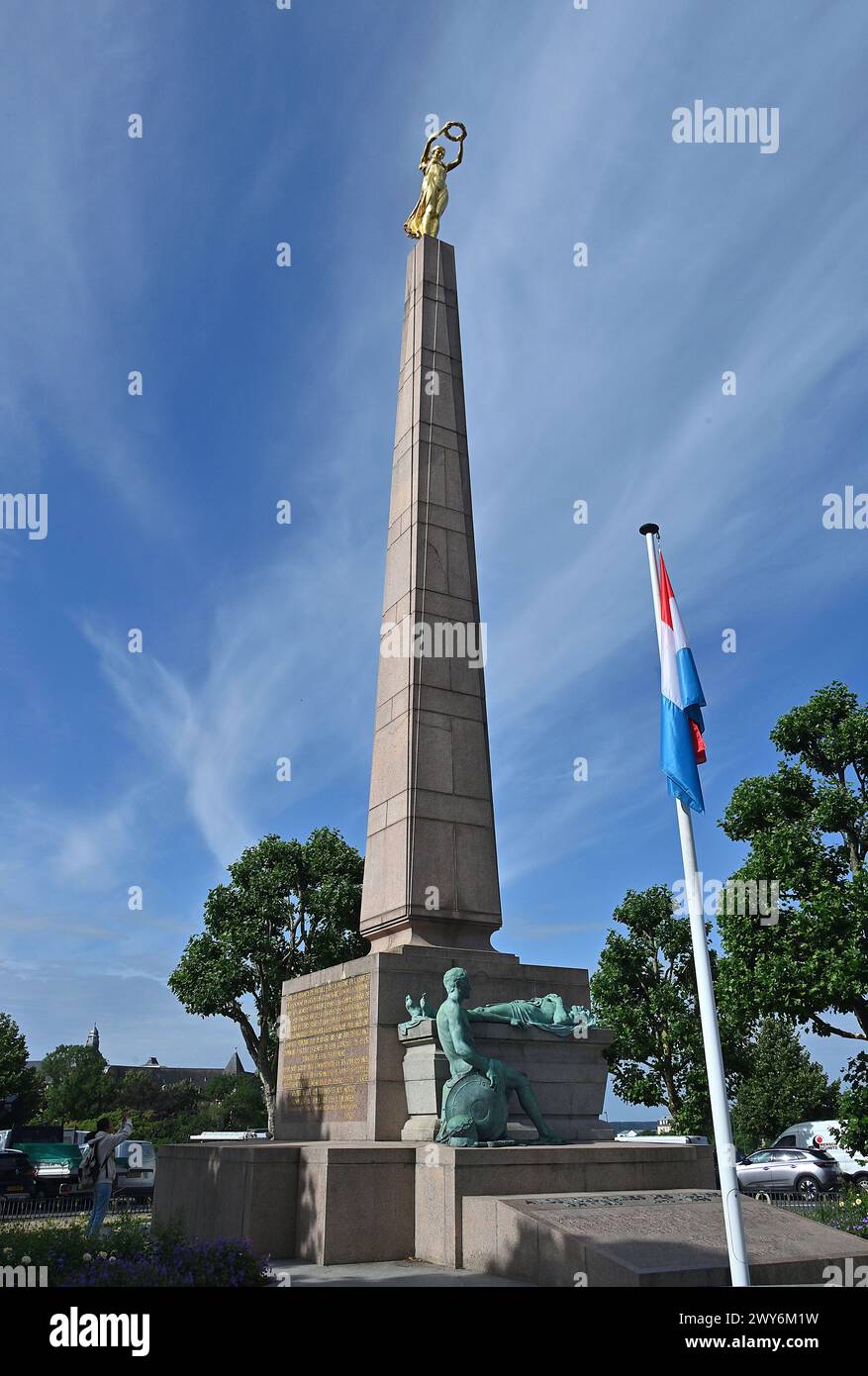 Lussemburgo: La Piazza della Costituzione è stata allestita sull'antico bastione di Beck. Il Monumento della memoria, solitamente conosciuto con il soprannome di Gelle P. Foto Stock