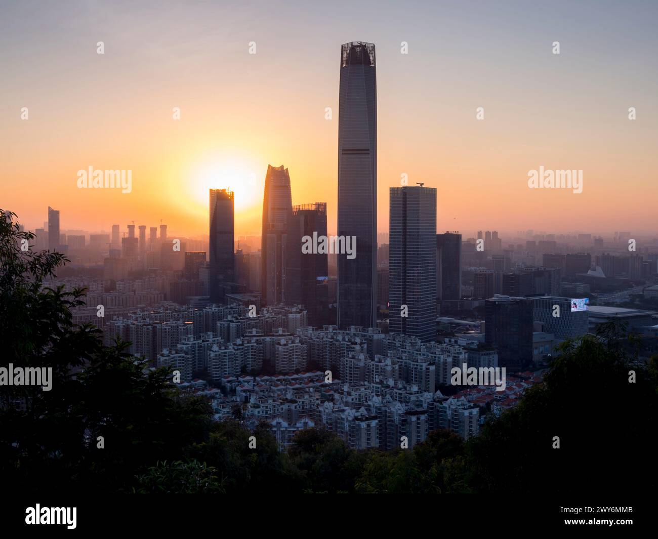 Cina, Guandong, paesaggio urbano di Dongguan Foto Stock