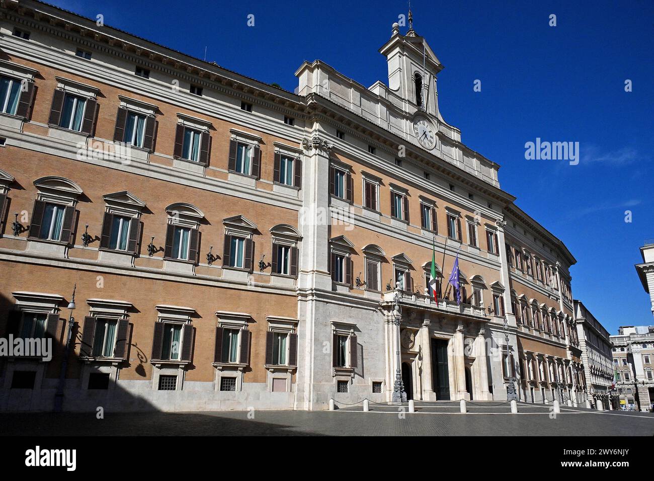 Italia, Roma: Palazzo Montecitorio, un palazzo a Roma e sede della camera dei deputati, la camera bassa del Parlamento italiano. Vista da Mo Foto Stock