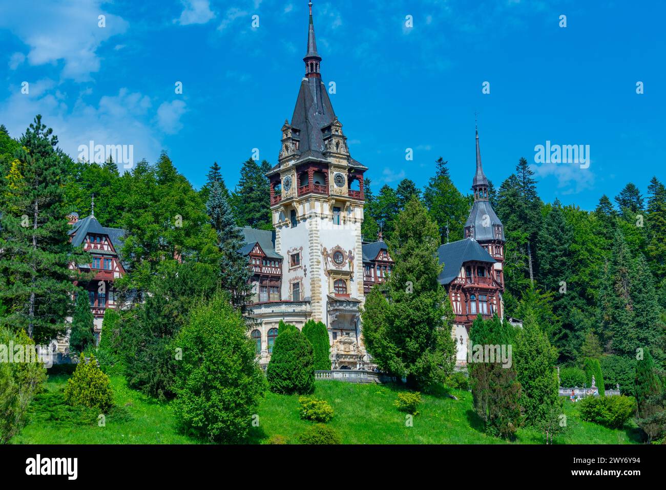 Giornata estiva al castello di Peles in Romania Foto Stock