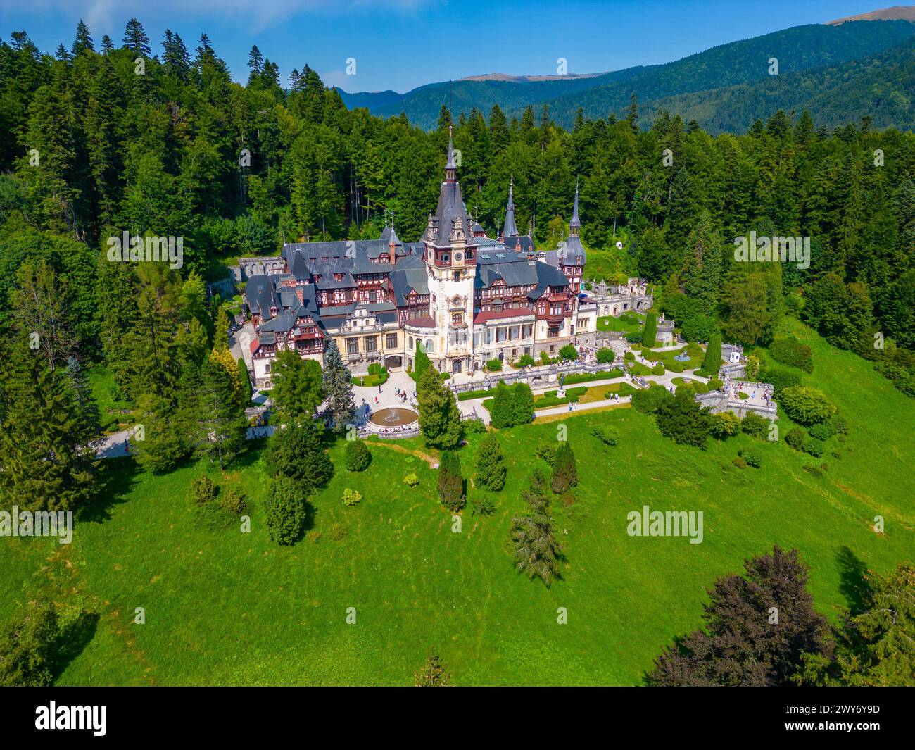 Giornata estiva al castello di Peles in Romania Foto Stock