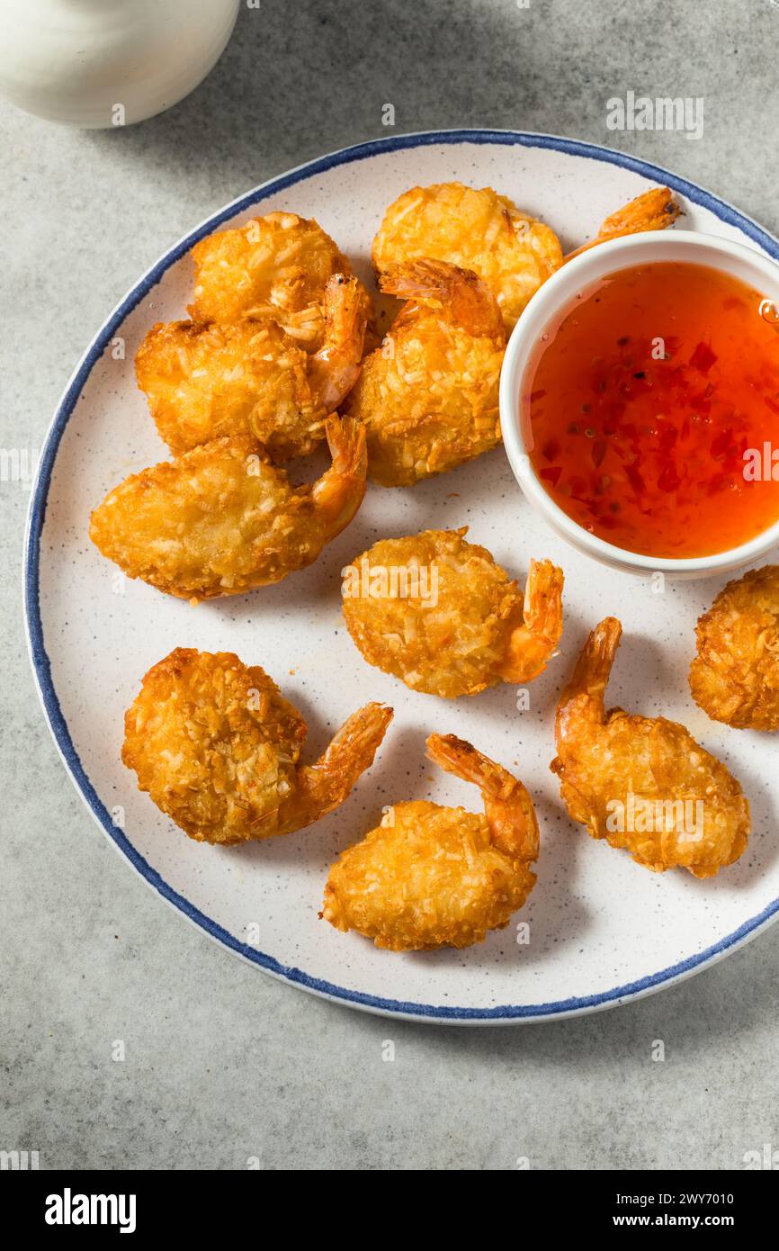 Gamberi asiatici fritti in profondità con salsa agrodolce Foto Stock