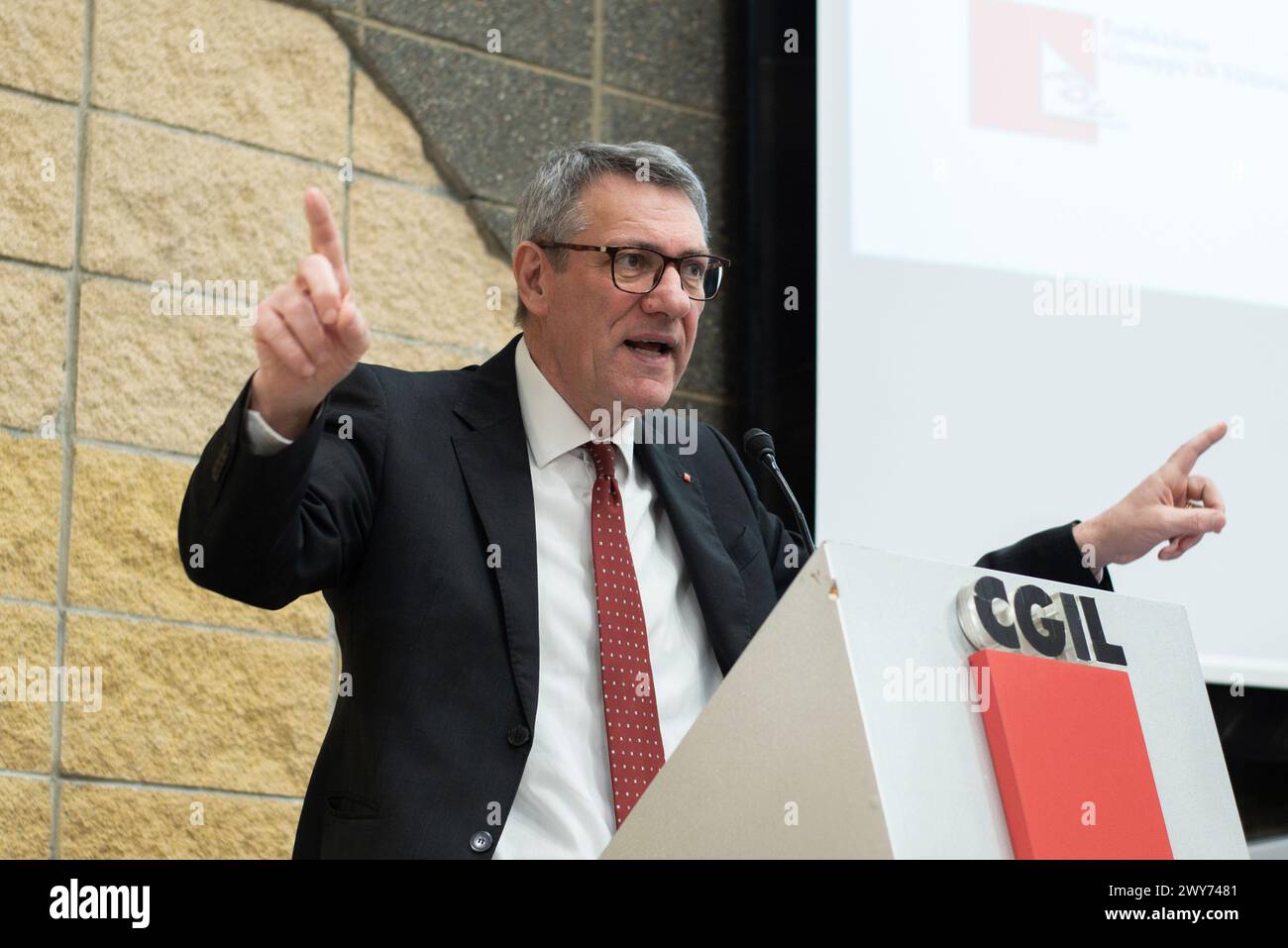 CGIL XIV presentazione del rapporto sulla contrattazione sociale territoriale, nella foto Maurizio Landini. SOLO PER USO EDITORIALE! NON PER USO COMMERCIALE! Foto Stock