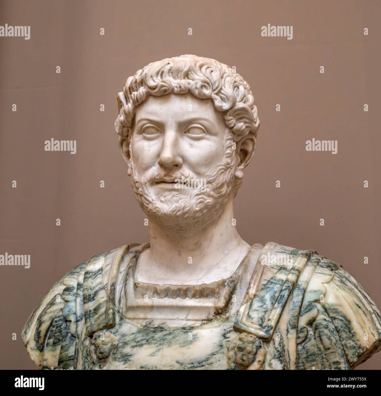 Testa di marmo dell'imperatore romano Adriano (76 d.C. – 138 d.C.), 1700-1800 ca Foto Stock
