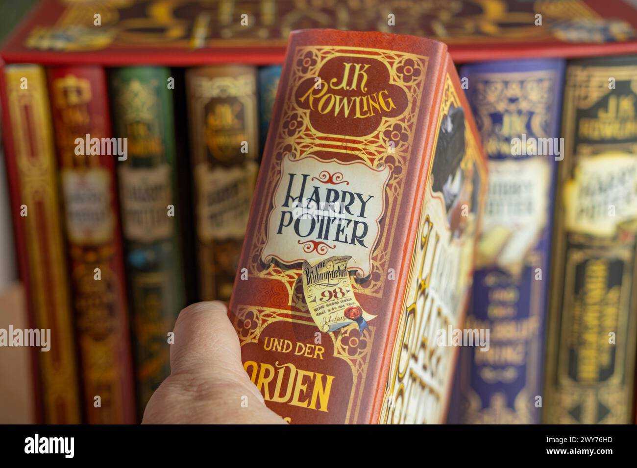 Magical Collection libri Rowling Harry Potter, attraente per gli amanti dei libri, intrattenimento per bambini, amicizia e scoperta di sé, Francoforte - dicembre Foto Stock