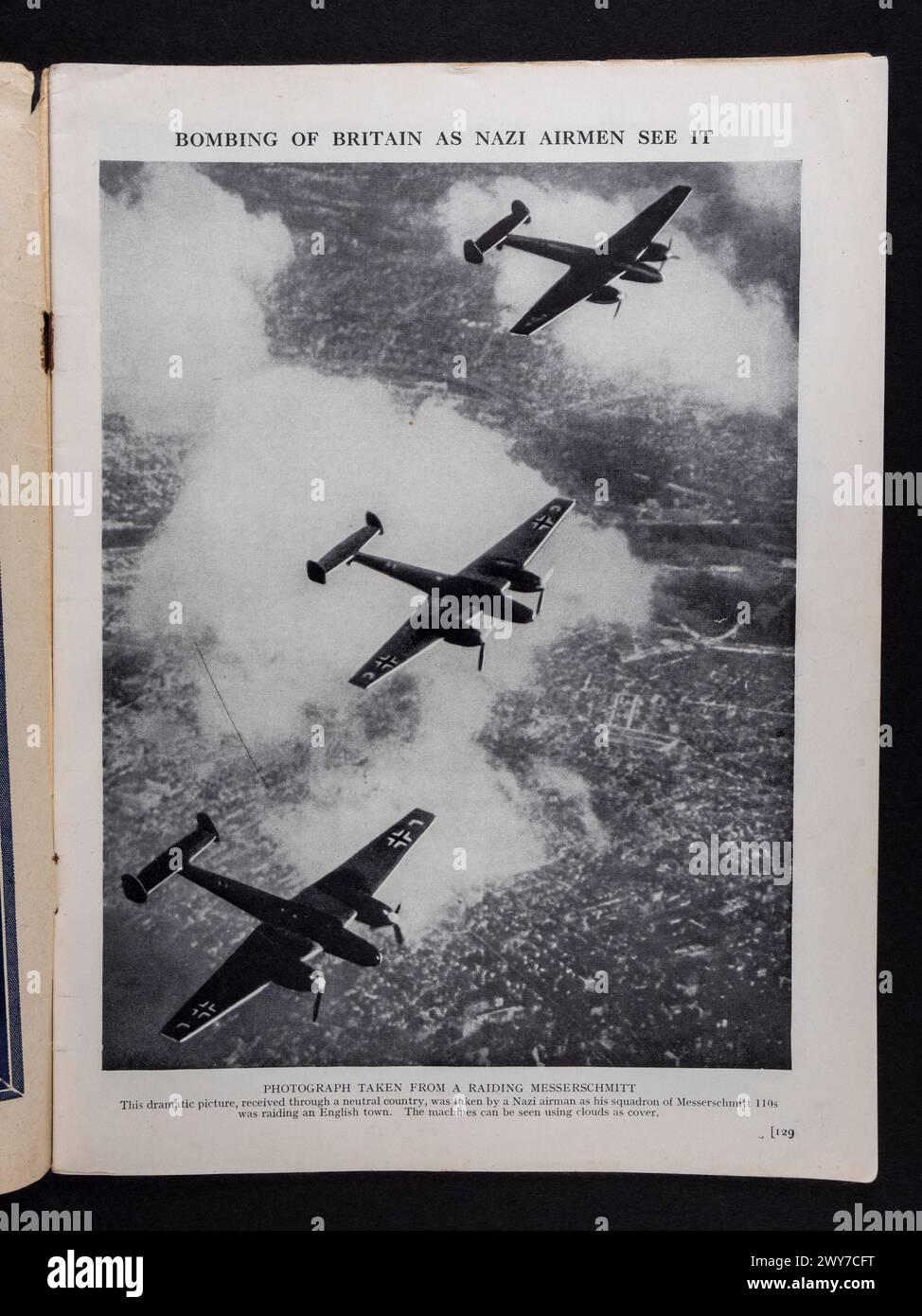 Immagine del Messerschmitt tedesco Bf 110 che bombardò la Gran Bretagna nella storia pittorica della guerra di Hutchinson (n. 5, serie 8), pubblicata nel novembre 1940. Foto Stock