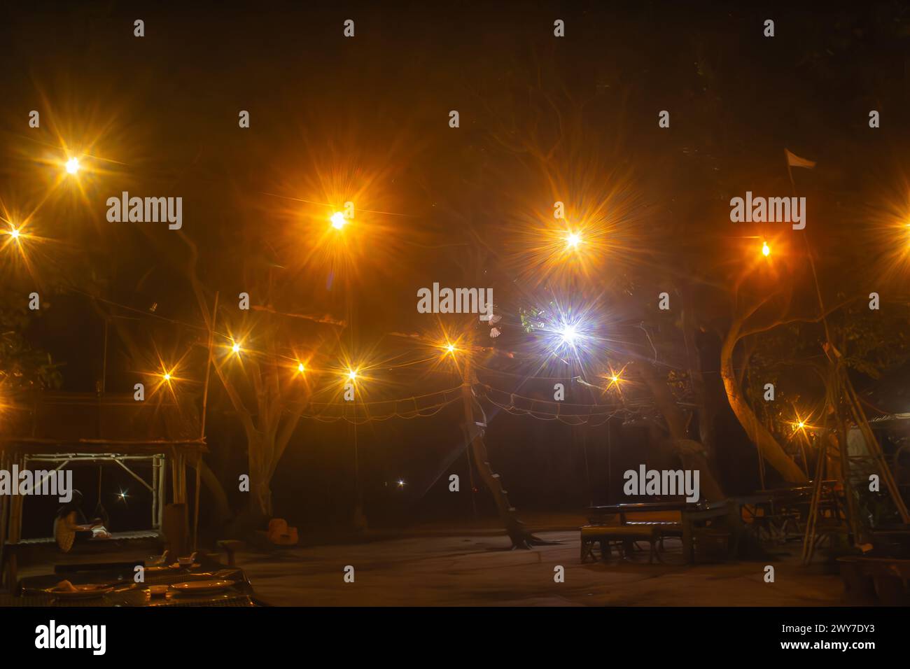 Paesaggio bokeh, foto sfocate, paesaggio urbano al crepuscolo Foto Stock