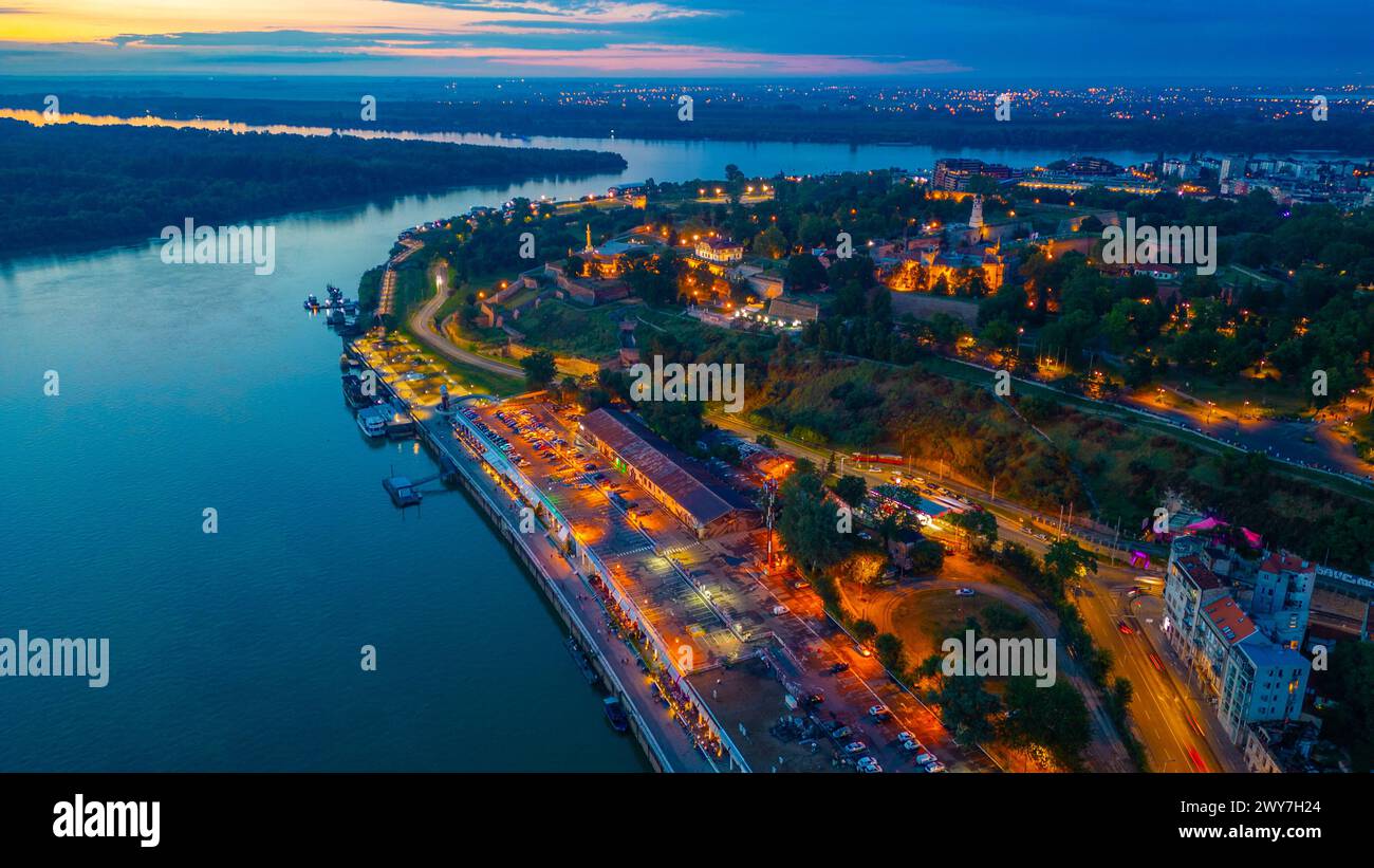 Vista aerea al tramonto della fortezza di Kalemegdan a Belgrado, Serbia Foto Stock