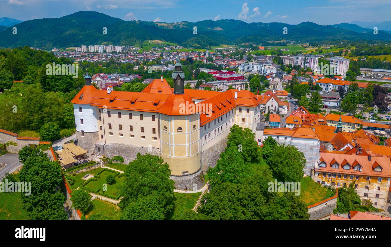 Il castello di Skofja Loka si affaccia sulla città slovena con lo stesso nome Foto Stock