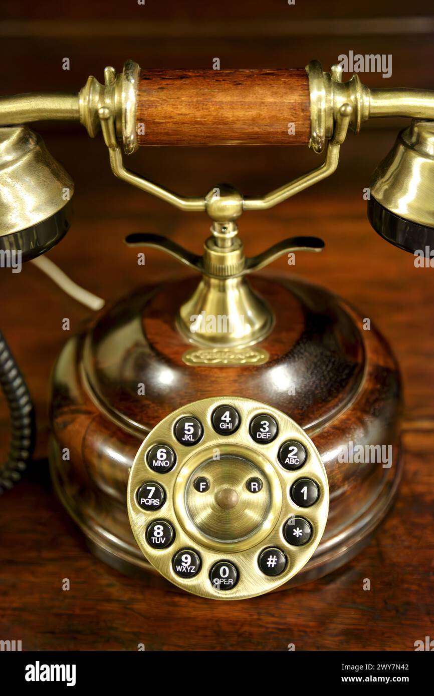 Un telefono antico ed elegante Foto Stock