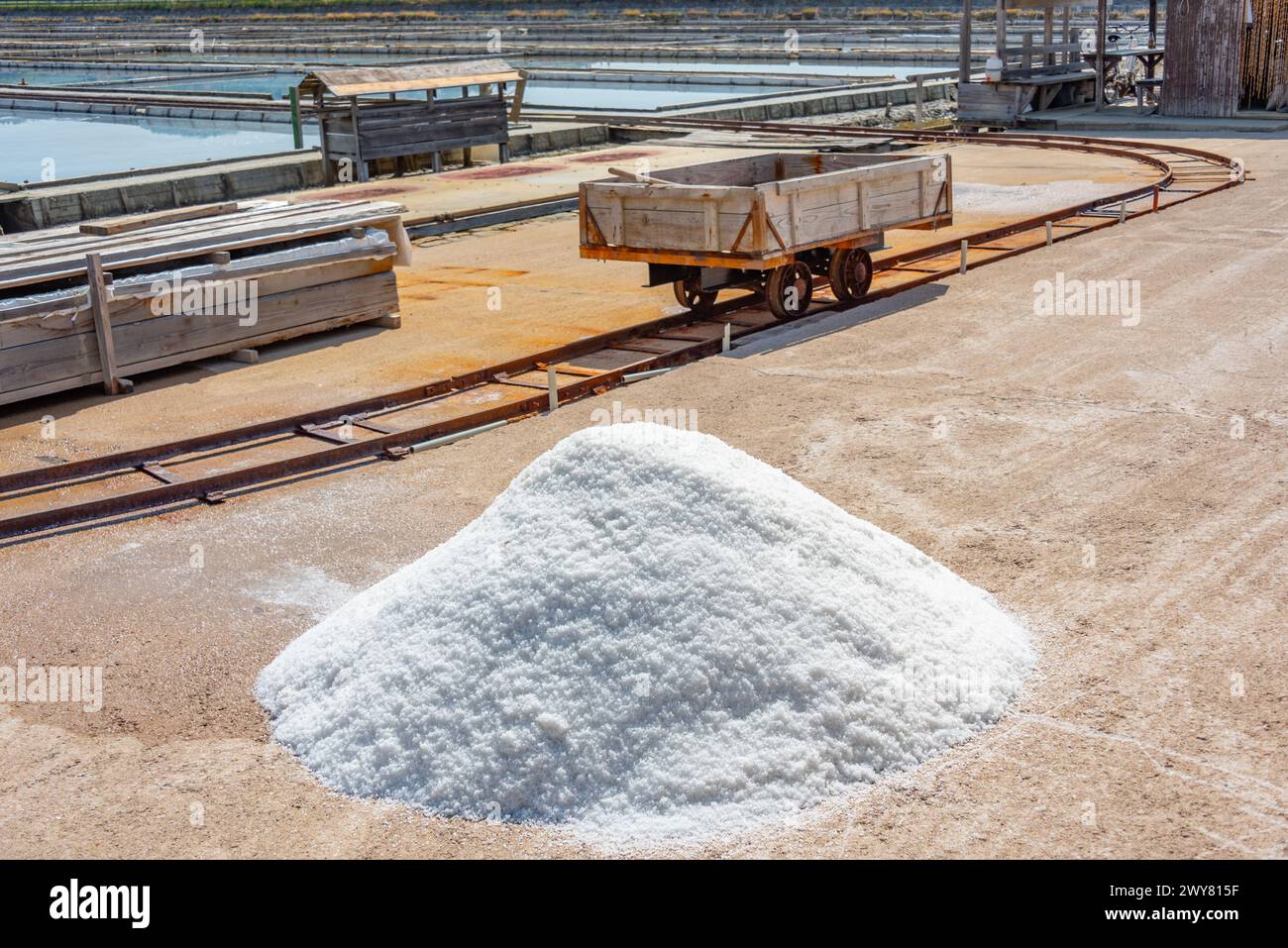 Impianti industriali del Parco naturale Secovje Saltpans in Slovenia Foto Stock