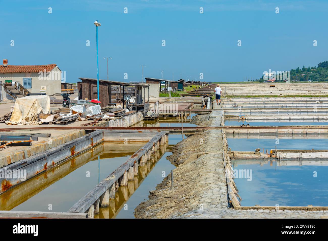 Impianti industriali del Parco naturale Secovje Saltpans in Slovenia Foto Stock