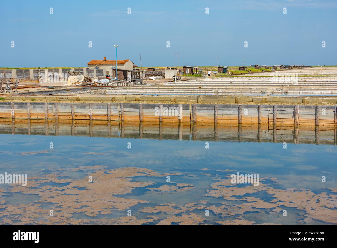 Impianti industriali del Parco naturale Secovje Saltpans in Slovenia Foto Stock