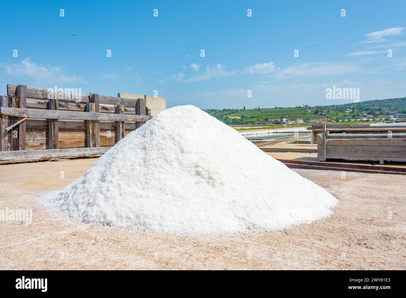 Impianti industriali del Parco naturale Secovje Saltpans in Slovenia Foto Stock