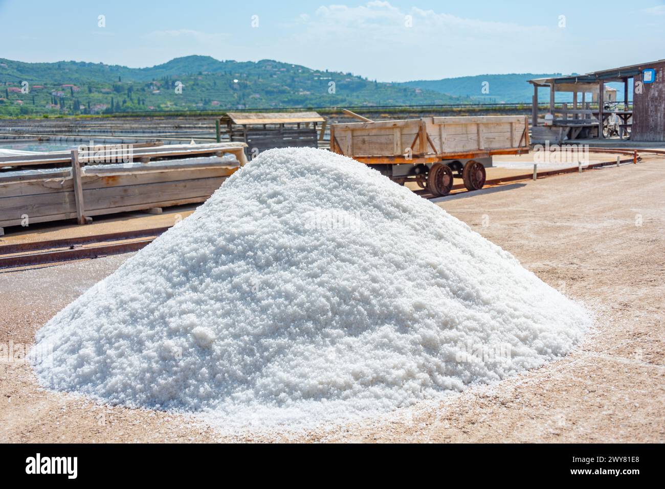 Impianti industriali del Parco naturale Secovje Saltpans in Slovenia Foto Stock