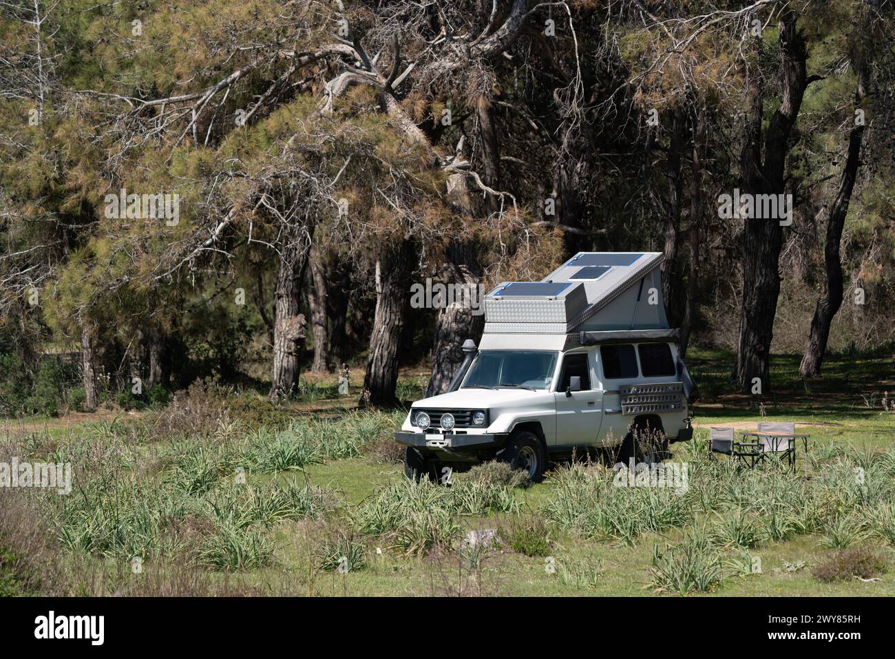 Una roulotte utilizzata per il campeggio in natura in Turchia Foto Stock