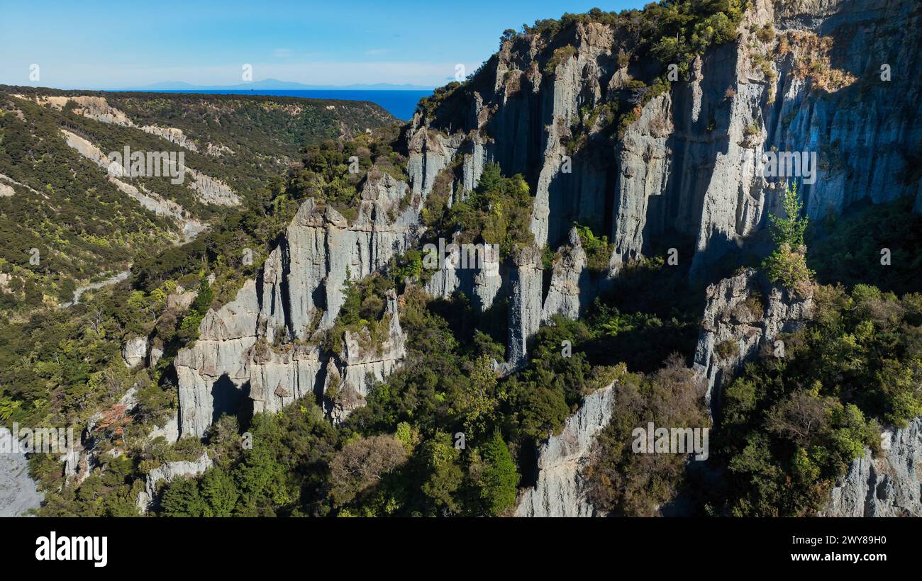 I Putangirua Pinnacles sono una formazione geologica nel sud di Wairarapa. Il Signore degli anelli: Il ritorno del Re è stato girato qui Foto Stock