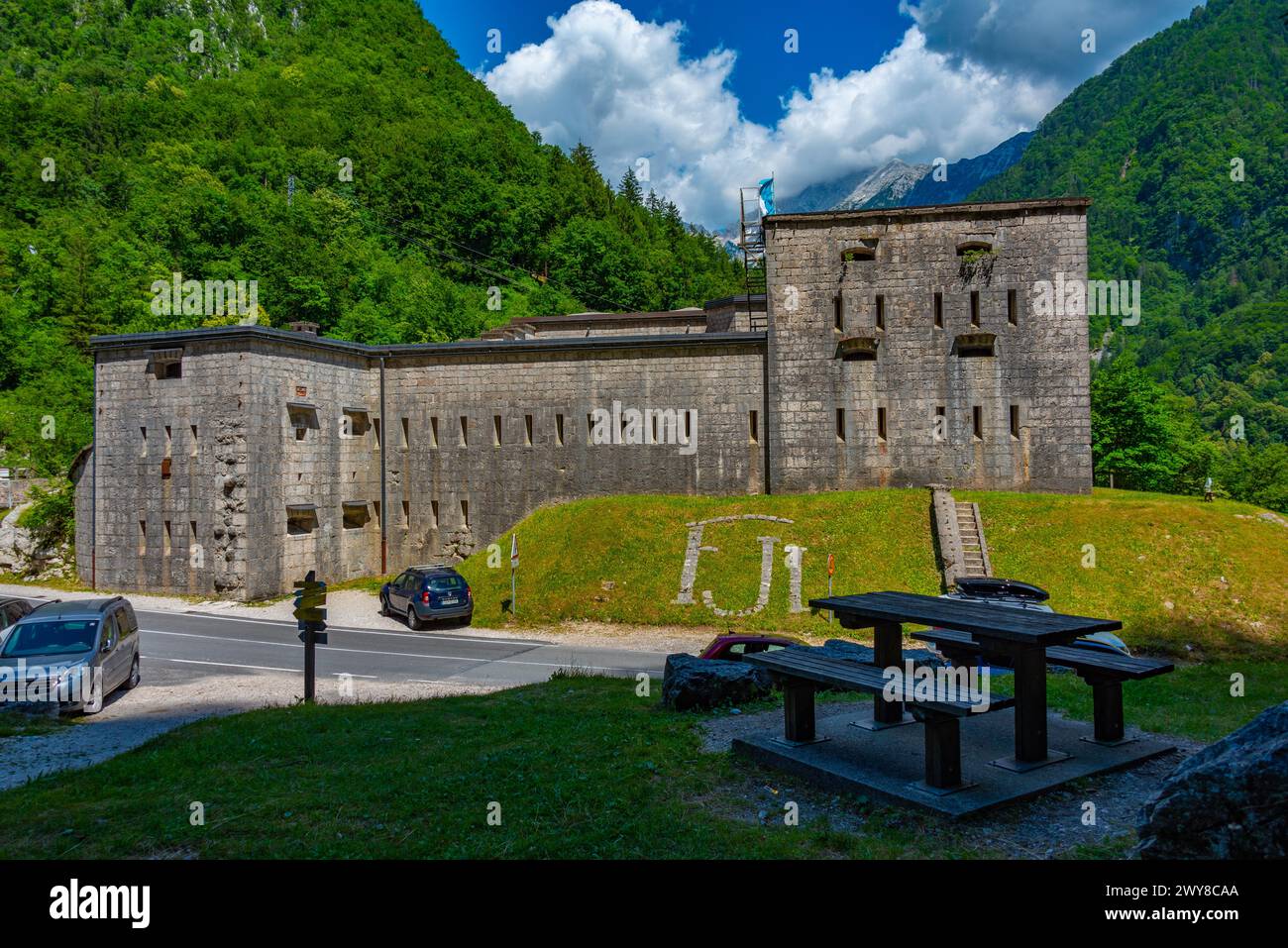Fortezza di Kluze in Slovenia vista durante una giornata di sole Foto Stock