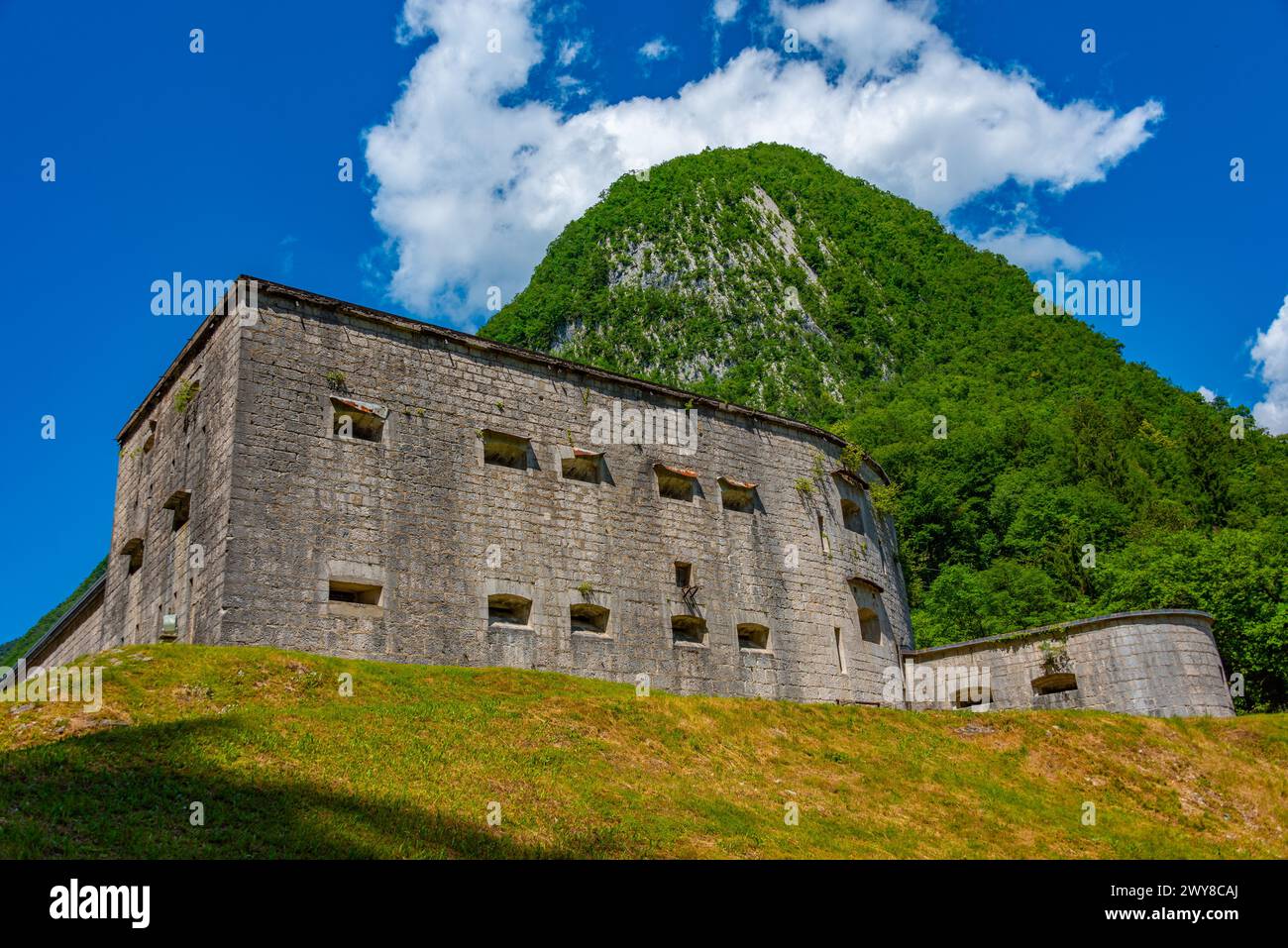 Fortezza di Kluze in Slovenia vista durante una giornata di sole Foto Stock