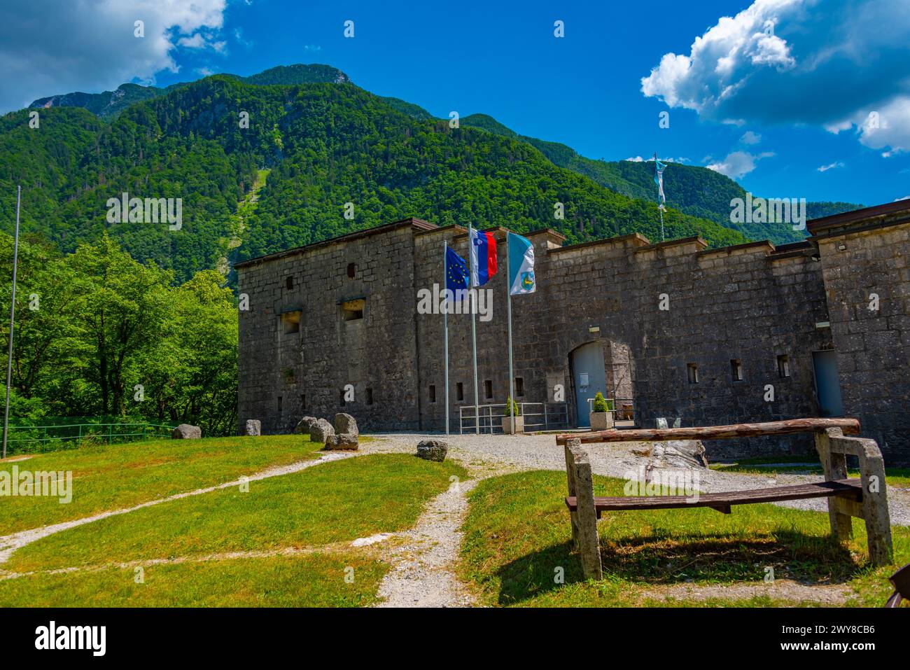 Fortezza di Kluze in Slovenia vista durante una giornata di sole Foto Stock