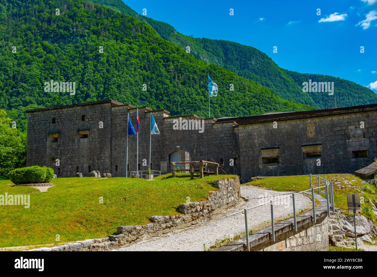 Fortezza di Kluze in Slovenia vista durante una giornata di sole Foto Stock