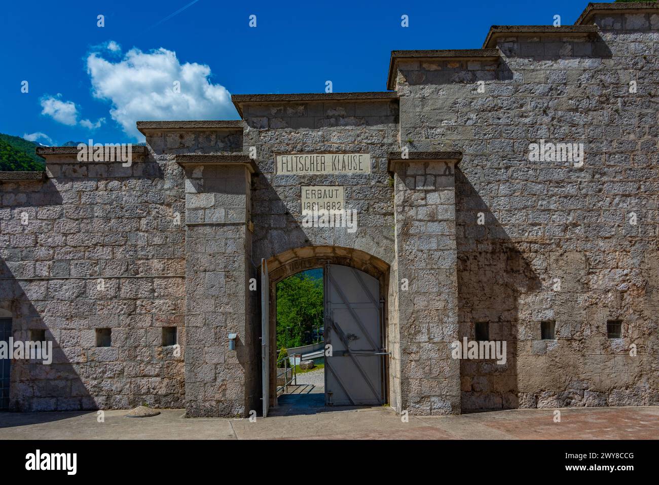 Fortezza di Kluze in Slovenia vista durante una giornata di sole Foto Stock