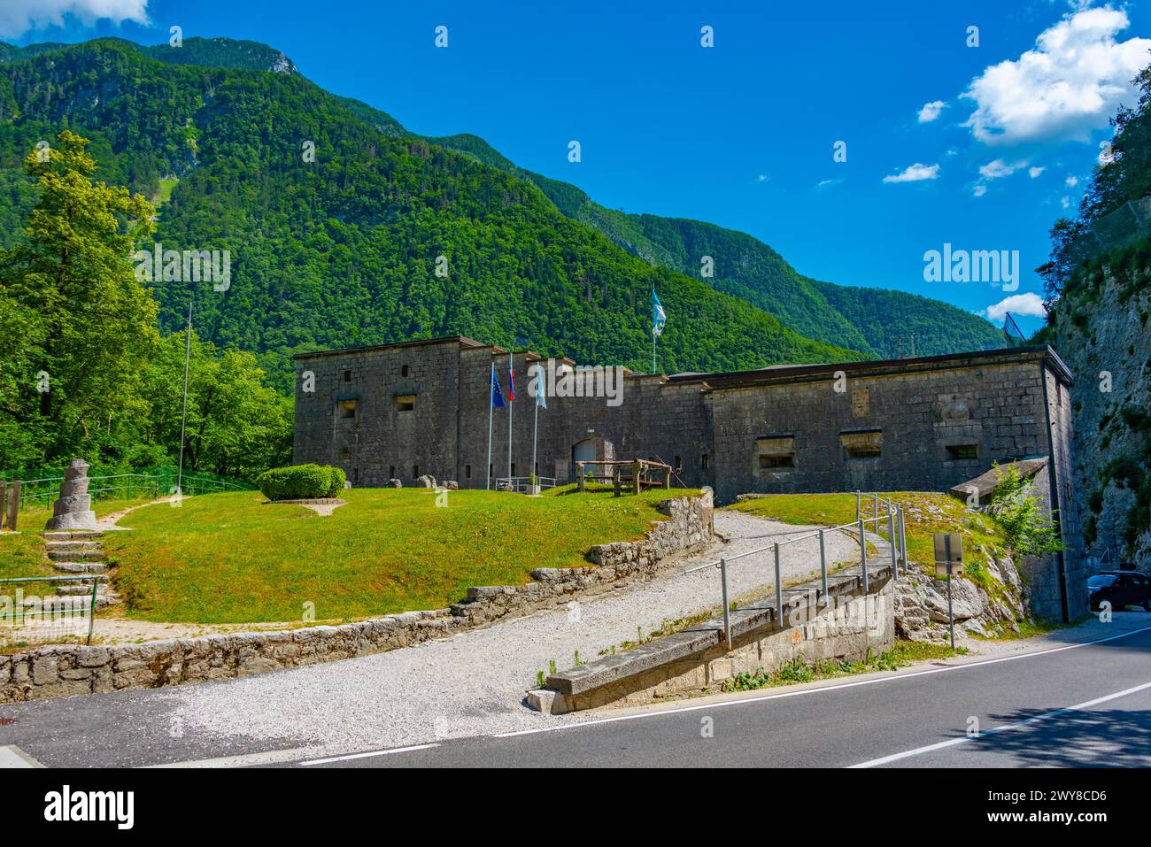 Fortezza di Kluze in Slovenia vista durante una giornata di sole Foto Stock