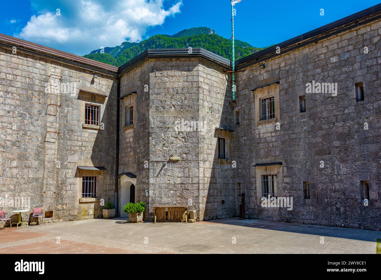 Fortezza di Kluze in Slovenia vista durante una giornata di sole Foto Stock