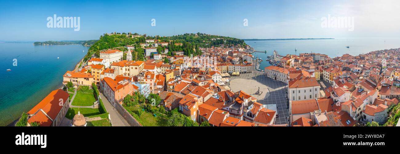 Vista aerea della cattedrale e del centro di Pirano, Slovenia Foto Stock