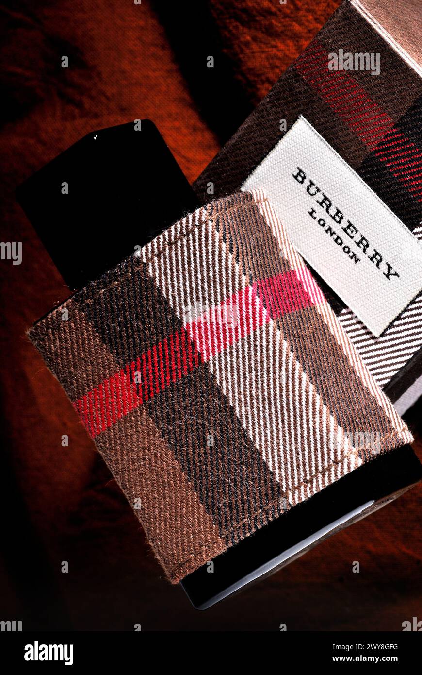 Burberry Perfuma scatola fragranza spirito classico profumo profumo prodotto profumo uomo scatola profumo Burberry Perfuma bottiglia brit Foto Kazimierz Jurewicz Foto stock Alamy