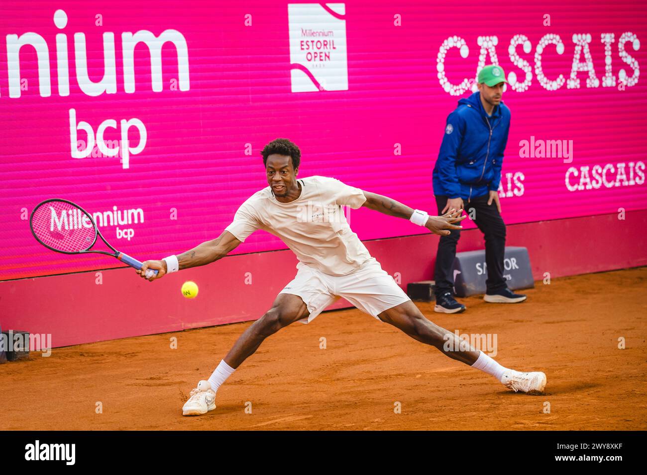 Estoril, Portogallo. 3 aprile 2024. Gael Monfils dalla Francia in azione durante la partita tra Henrique Rocha dal Portogallo e Gael Monfils dalla Francia per le qualificazioni del Millennium Estoril Open ATP 250 torneo di tennis 2024 al Clube de Tenis do Estoril. Gael vince contro Henrique 7-5, 7-5 crediti: SOPA Images Limited/Alamy Live News Foto Stock