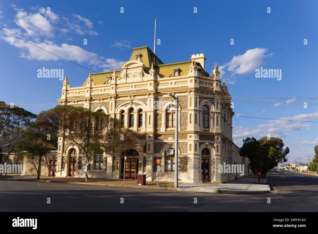 Un edificio storicamente significativo che e' stato inserito nell'elenco dei patrimoni storici dell'edificio Trades Hall (1905) Broken Hill, nuovo Galles del Sud, Australia Foto Stock