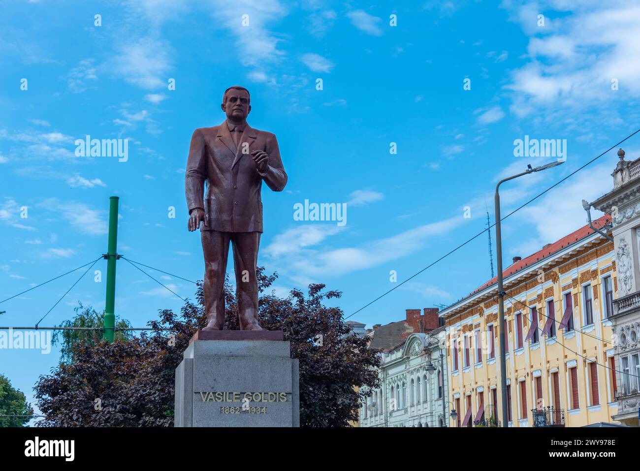 Arad, Romania, 10 agosto 2023: Statua di Vasile Golids ad Arad, Romania Foto Stock