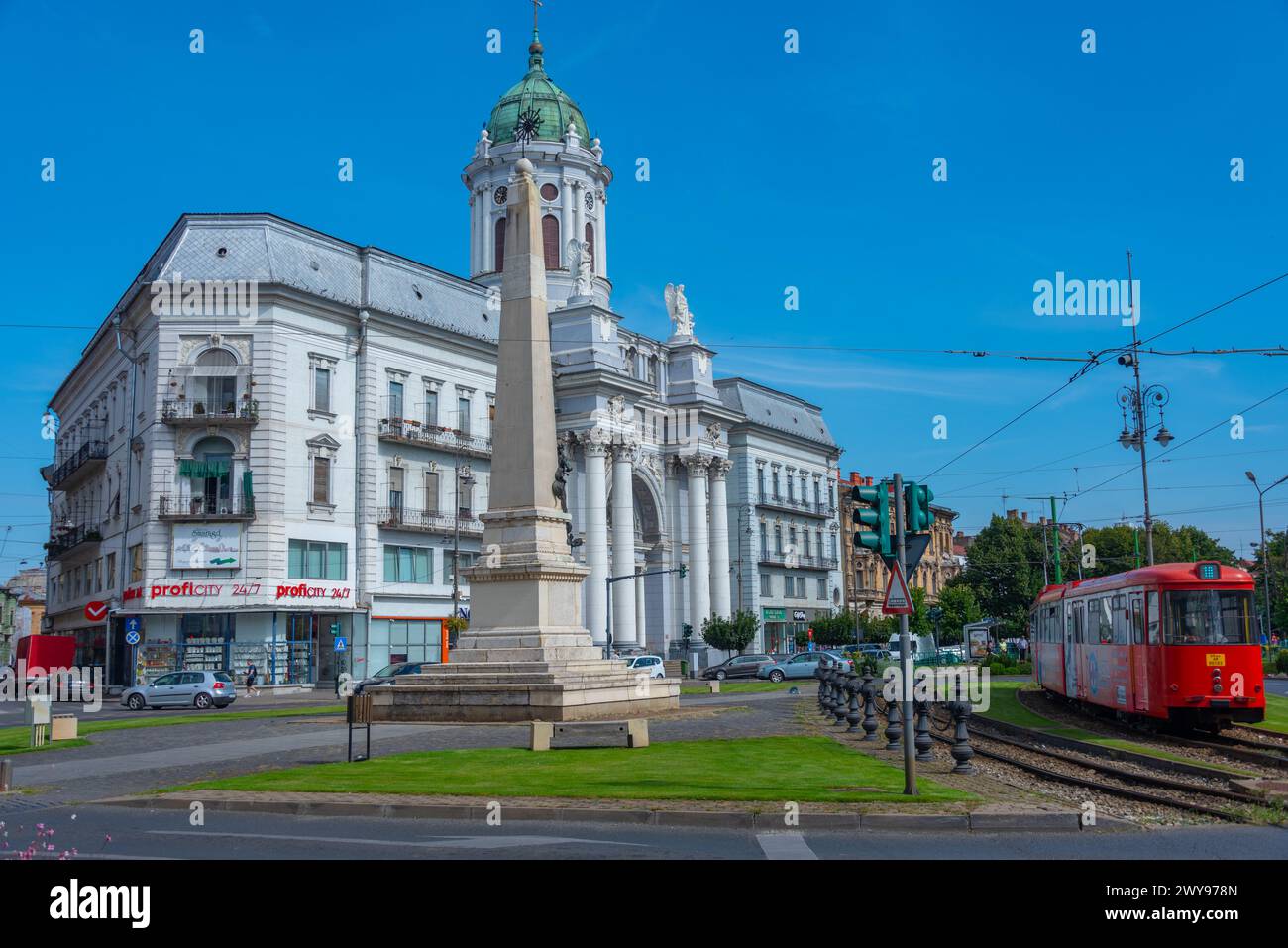 Arad, Romania, 10 agosto 2023: Monumento della Santissima Trinità ad Arad, Romania Foto Stock