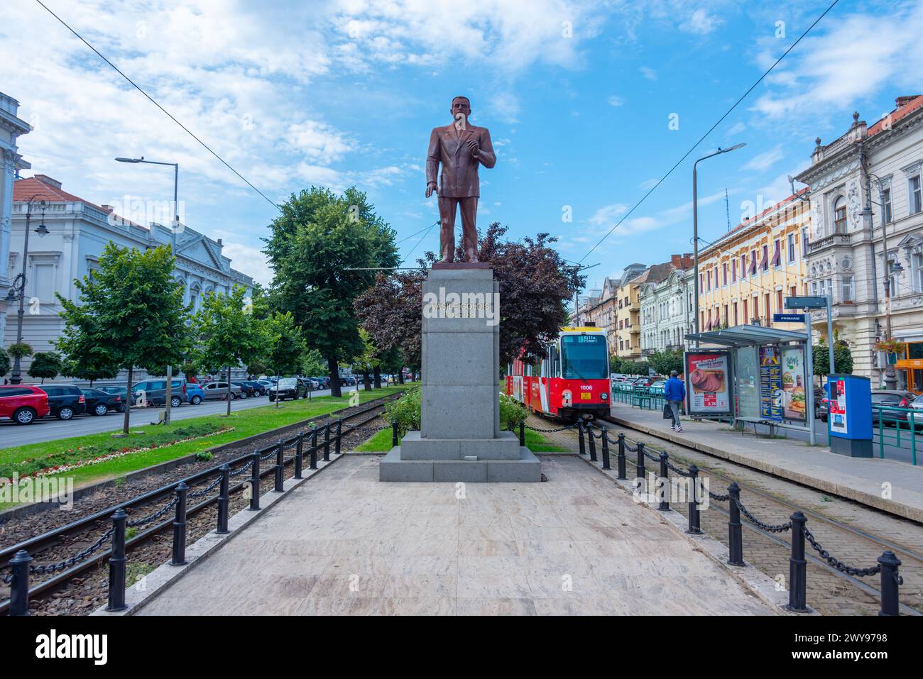 Arad, Romania, 10 agosto 2023: Statua di Vasile Golids ad Arad, Romania Foto Stock