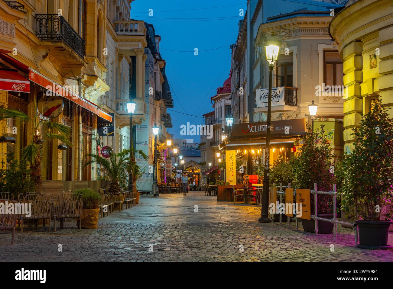 Bucarest, Romania, 21 agosto 2023: Alba nella città vecchia di Bucarest, Romania Foto Stock
