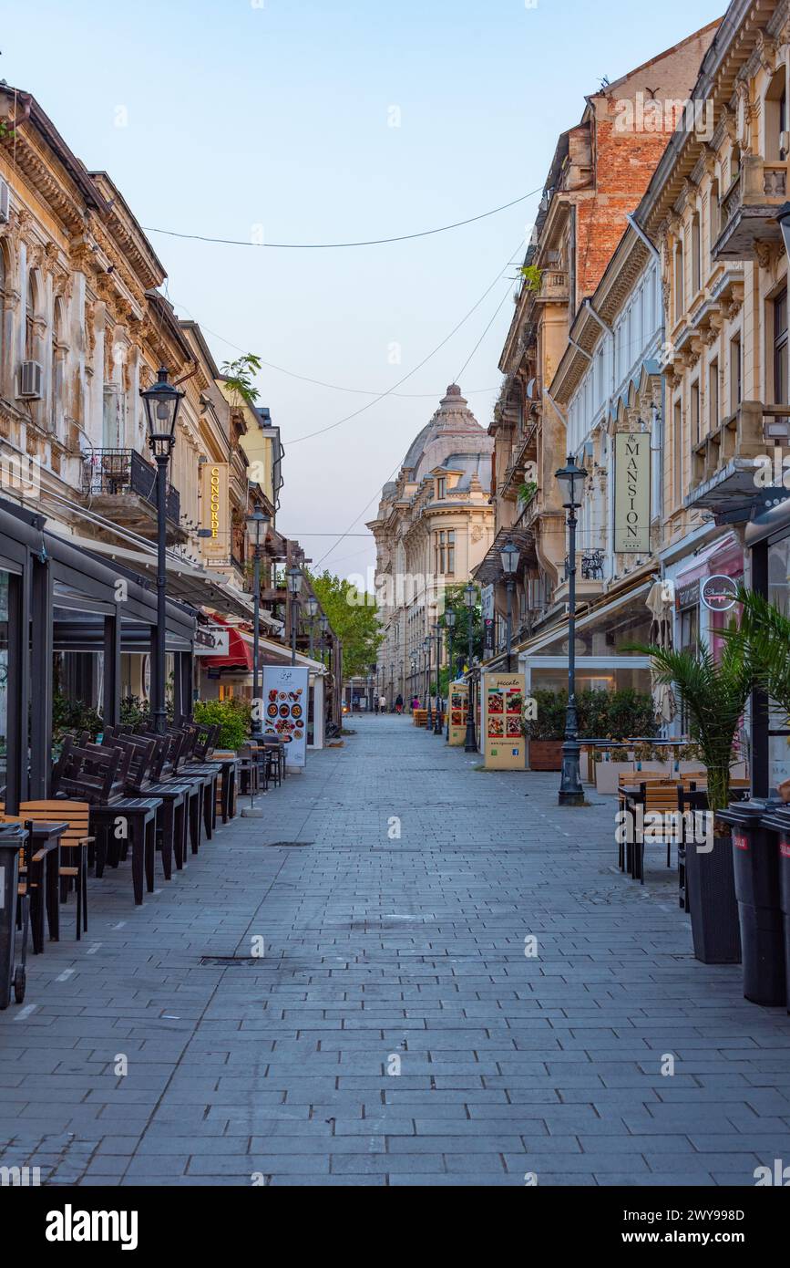 Bucarest, Romania, 21 agosto 2023: Alba nella città vecchia di Bucarest, Romania Foto Stock