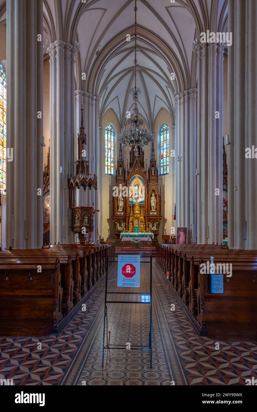 Novi Sad, Serbia, 23 luglio 2023: Interno del nome di Maria chiesa cattolica nella città serba Novi Sad Foto Stock
