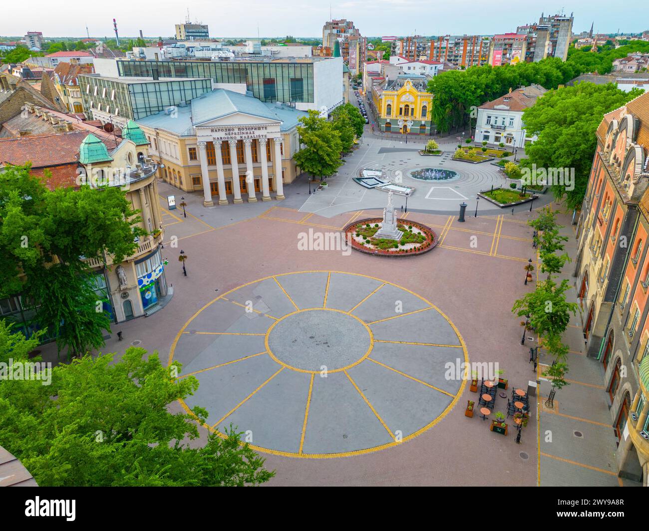 Subotica, Serbia, 25 luglio 2023: Vista al tramonto di Piazza della Repubblica nella città serba di Subotica Foto Stock