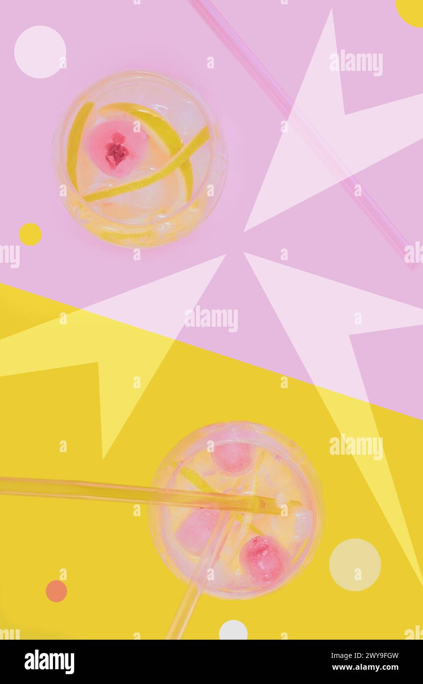 Foto astratta mista a grafica: Bevande su sfondo rosa e giallo con forme diverse. Posizione piatta. Foto Stock