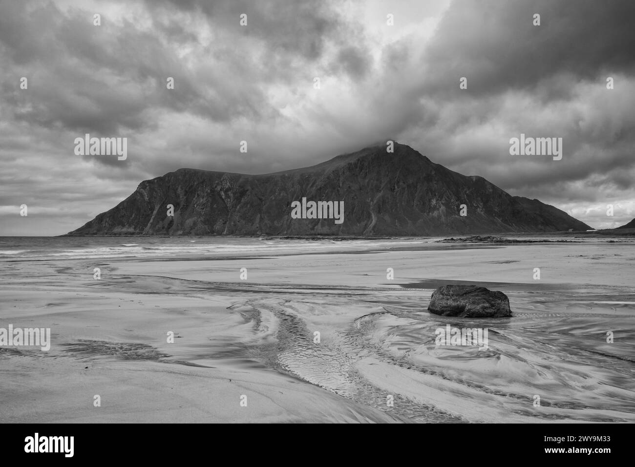 Spiaggia di Skagsanden vicino a Flagstad, isole Lofoten, Norvegia Foto Stock