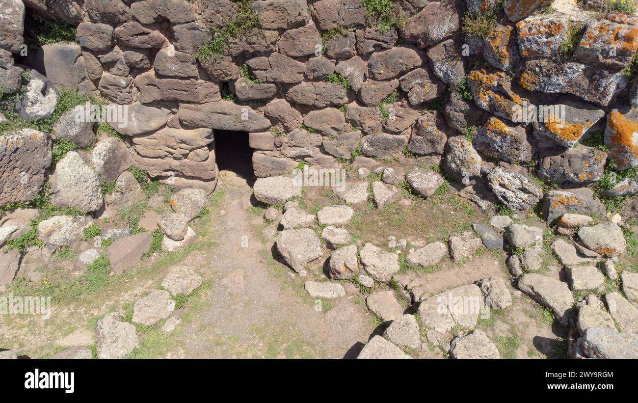 Nuraghe Arrubiù, il monumento nuragico rosso gigante con 5 torri nel comune di Orroli Foto Stock