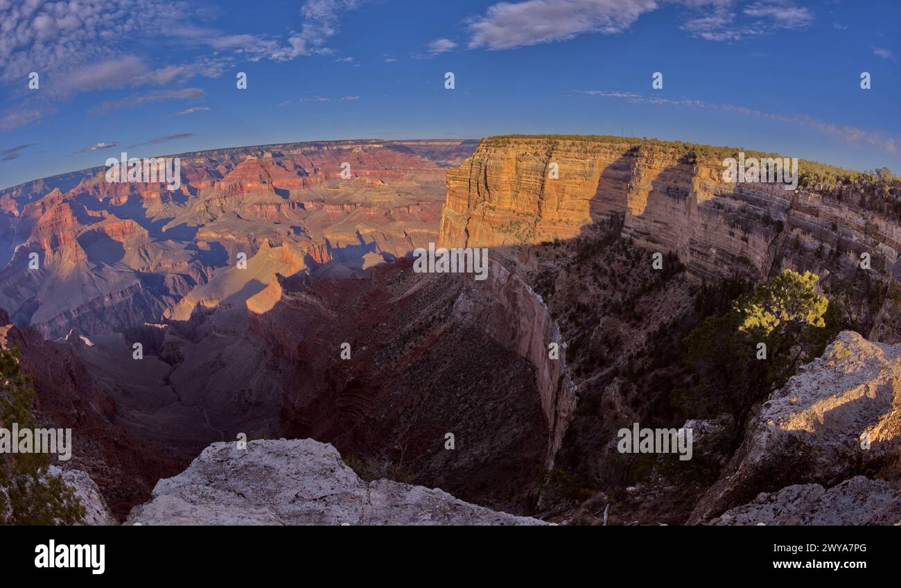 Hopi Point in lontananza dal Rim Trail vicino a Mohave Point, Grand Canyon, sito patrimonio dell'umanità dell'UNESCO, Arizona, Stati Uniti d'America, N Foto Stock