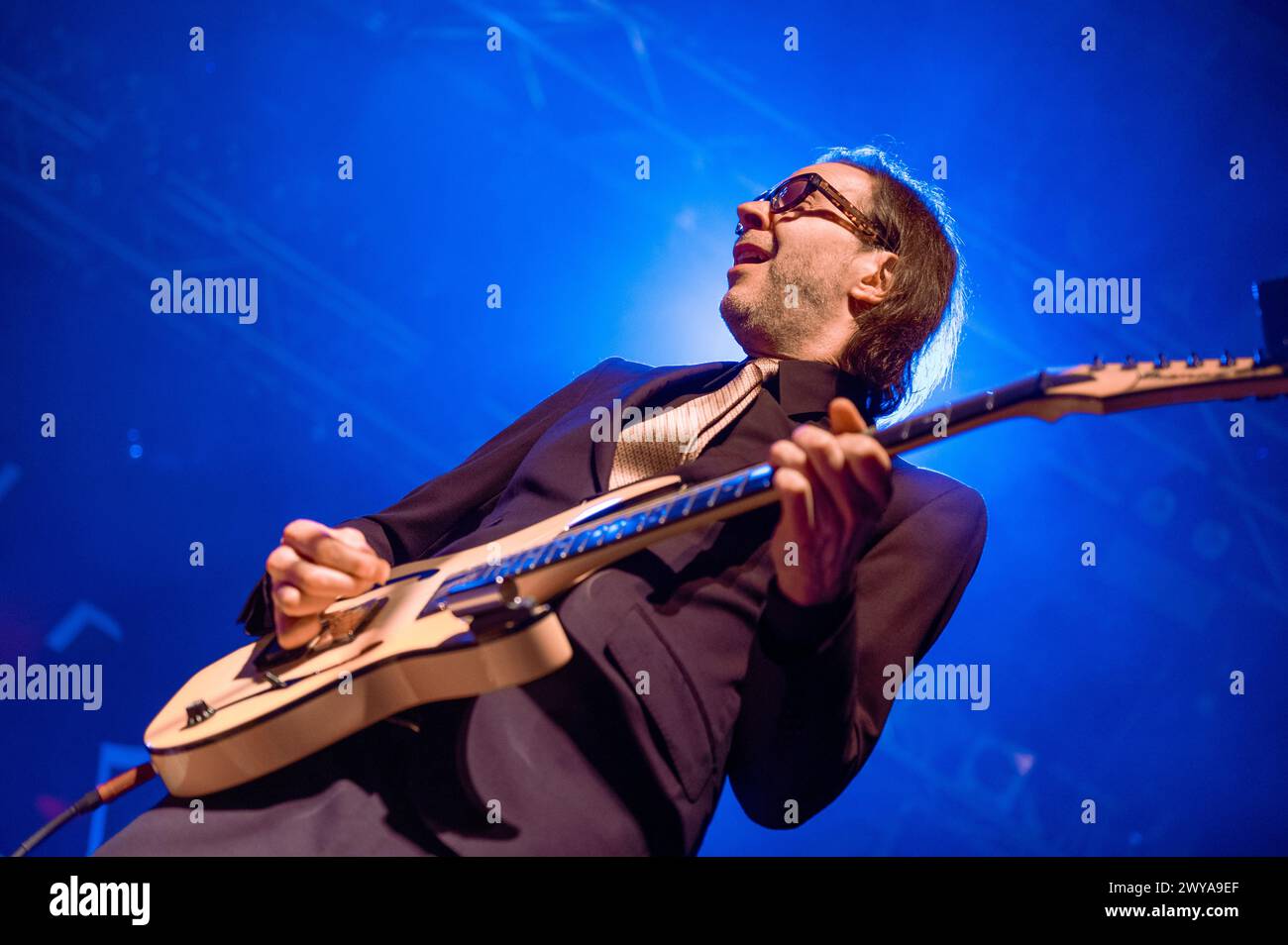 3 aprile 2024: Il chitarrista Paul Gilbert suona un concerto a Milano Foto Stock