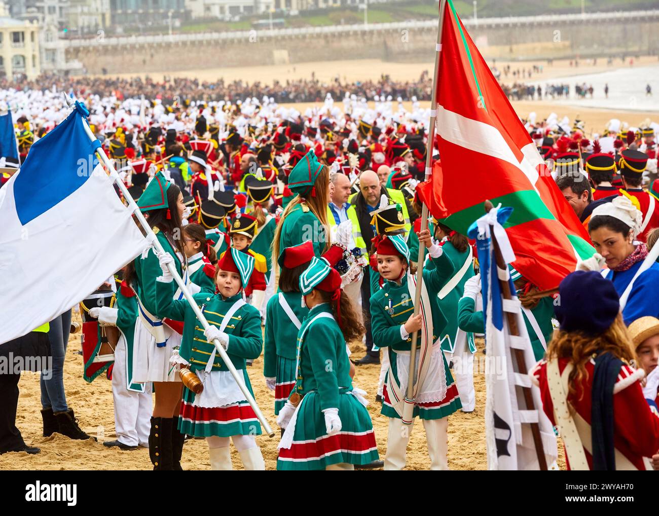 Spiaggia Concha, Tamborrada. Inaugurazione di Donostia 2016 Capitale Europea della Cultura, Donostia, San Sebastian, Paesi Baschi, Spagna. Foto Stock